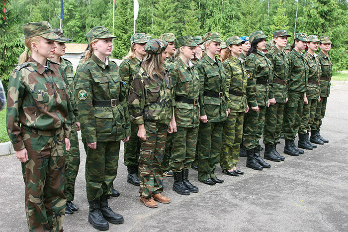 Шойгу: в российской армии служит 44 тысячи женщин