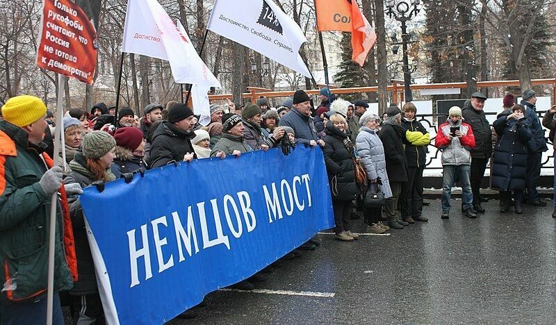 Соратники Бориса Немцова поспорили о политизации марша его памяти
