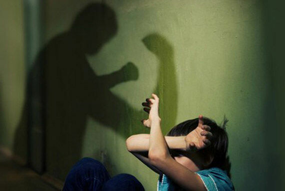 «Придушу!»: воспитателя в Сочи уличили в издевательствах над девочкой с аутизмом