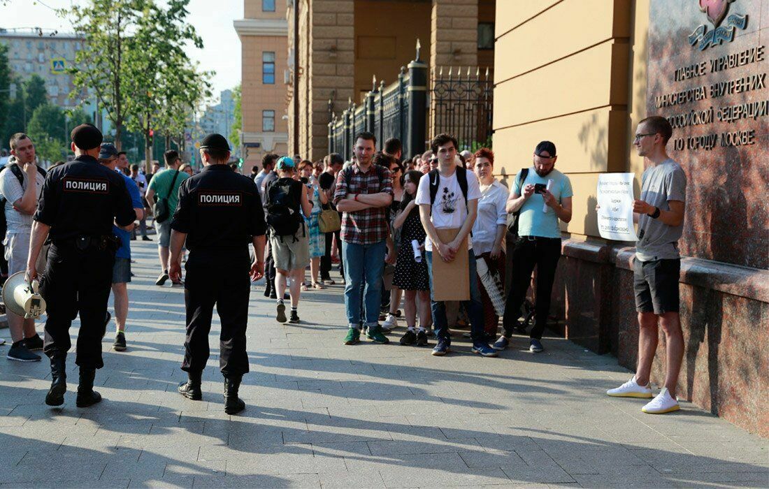 Пикетные очереди запретят: Госдума снова ужесточает правила проведения митингов