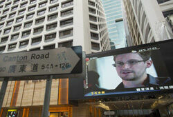 Сноудена могла увезти из Шереметьево машина посольства Эквадора
