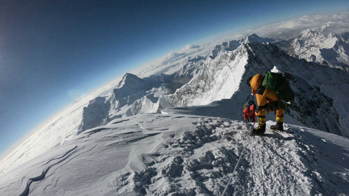 Эверест хранит «микробные следы» чихающих альпинистов