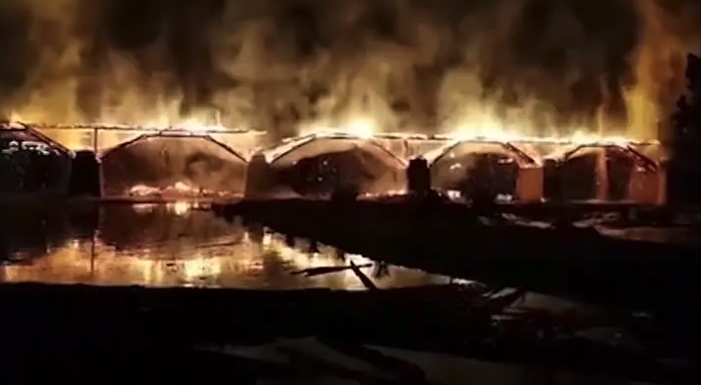 В Китае при пожаре рухнул мост с 900-летней историей