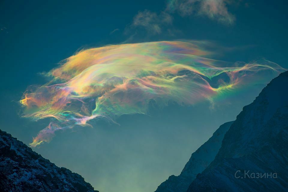 Фото фантастических облаков над Сибирью опубликовала россиянка в соцсети