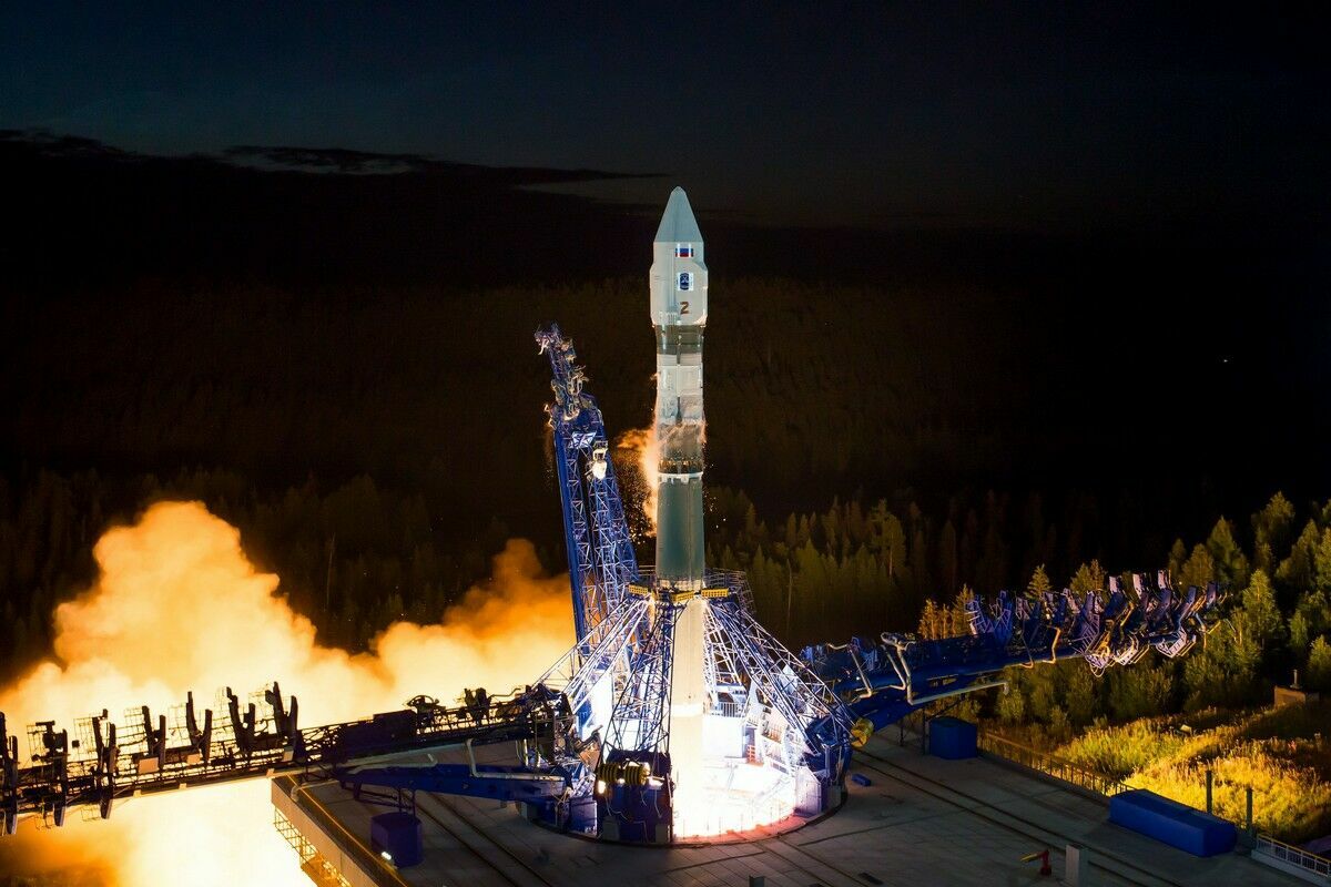 Россия вывела на орбиту разгонный блок и военный спутник