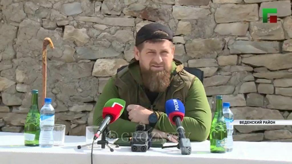 Кадыров обязал госслужащих подписаться на телеканал «Грозный» в соцсетях