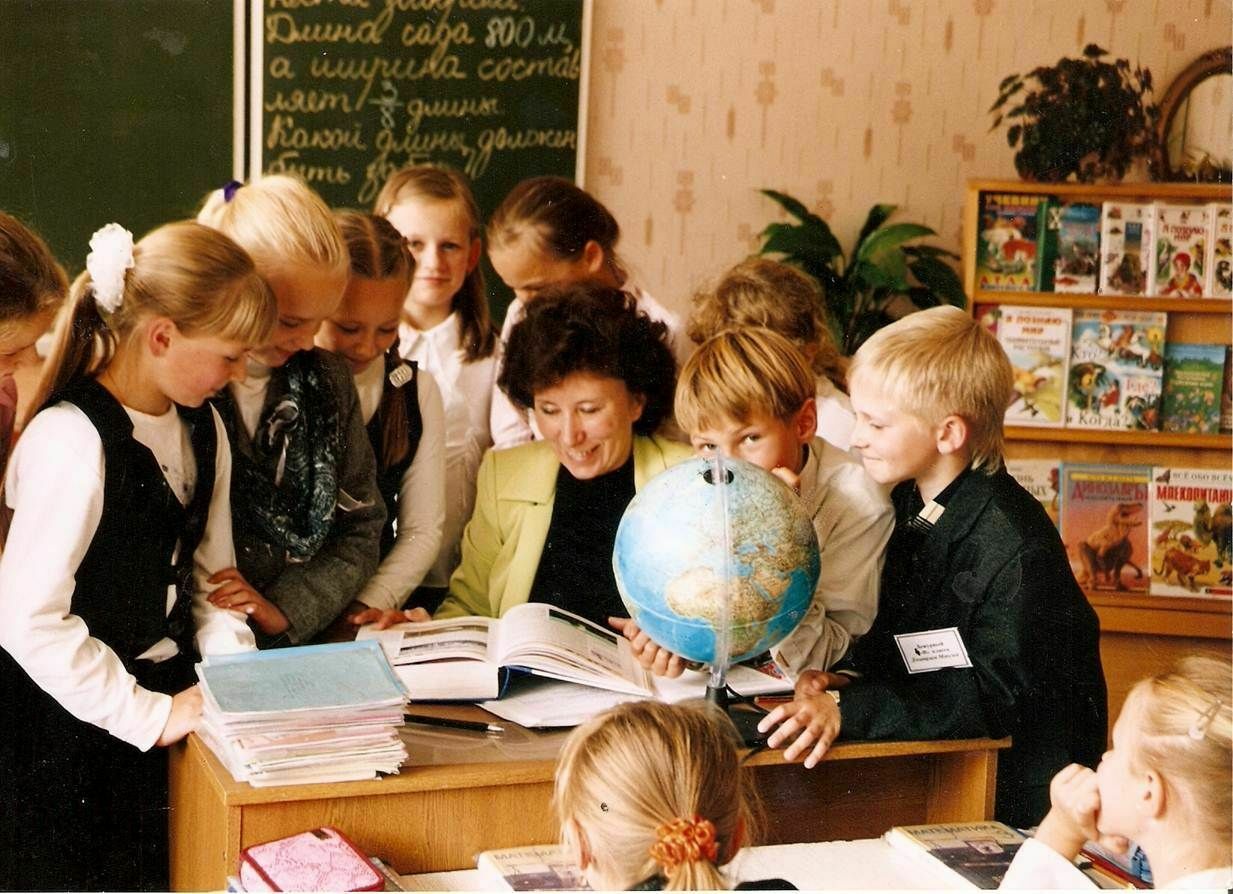 Половина россиян считает, что учителям надо доплачивать за работу во время COVID-19