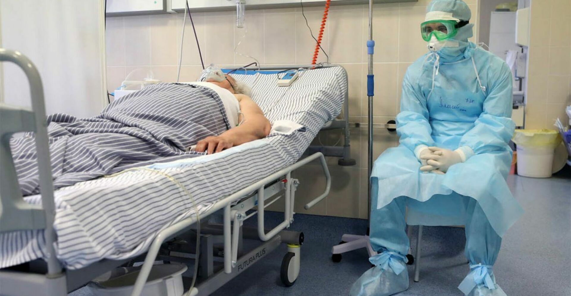 Заболевшие ковид россия. Пациенты коронавирусы в больнице.