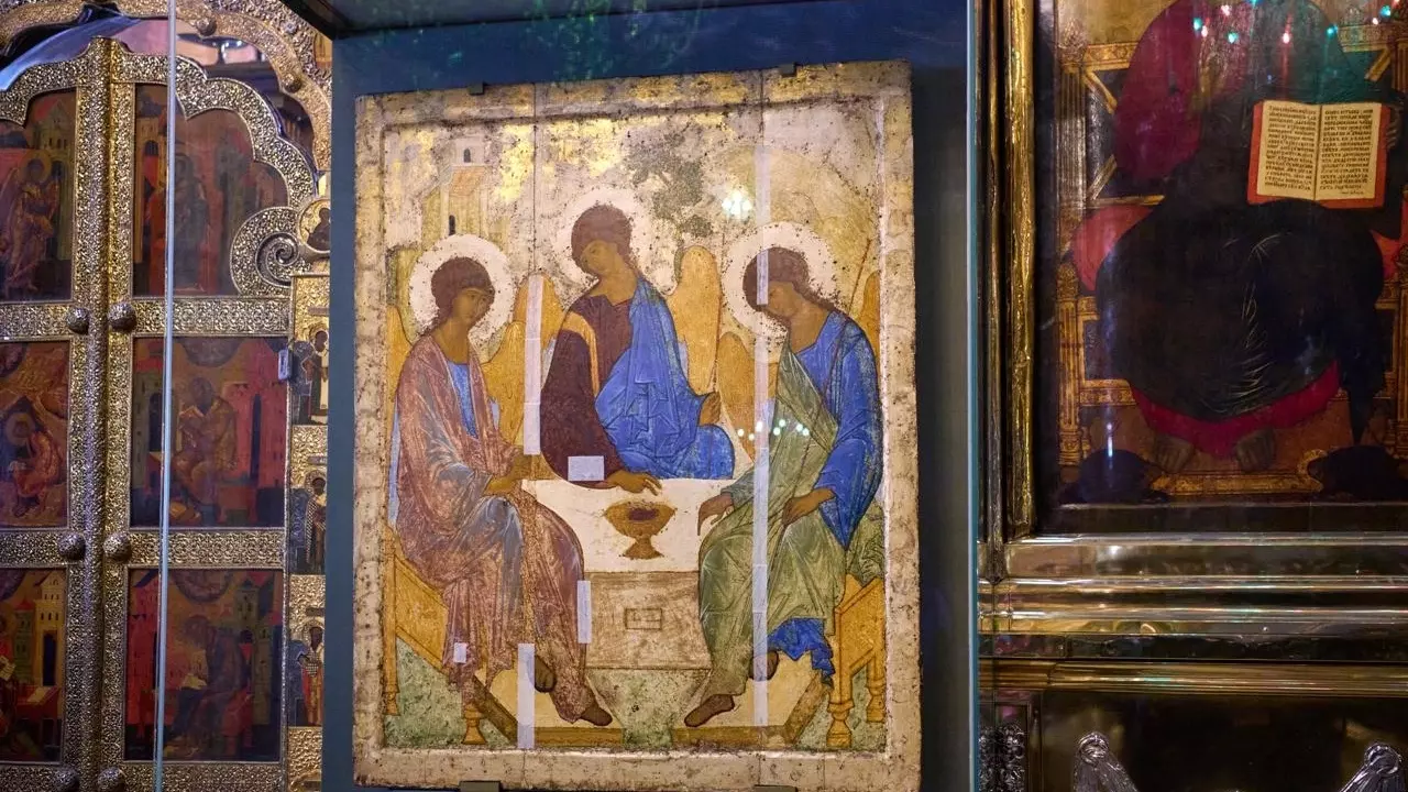Икона «Троица» Андрея Рублева доставлена в Храм Христа Спасителя