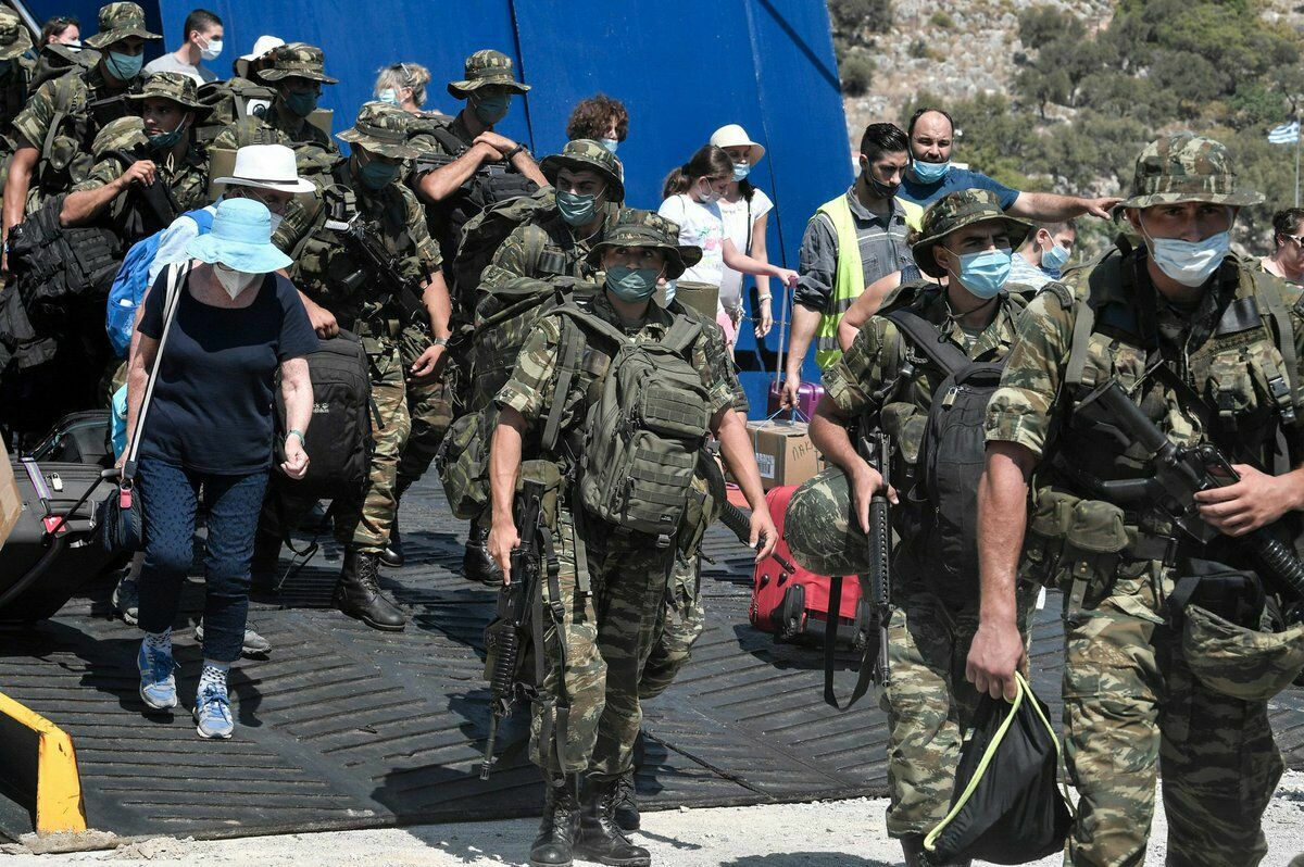 Греция перебросила войска на остров вблизи побережья Турции