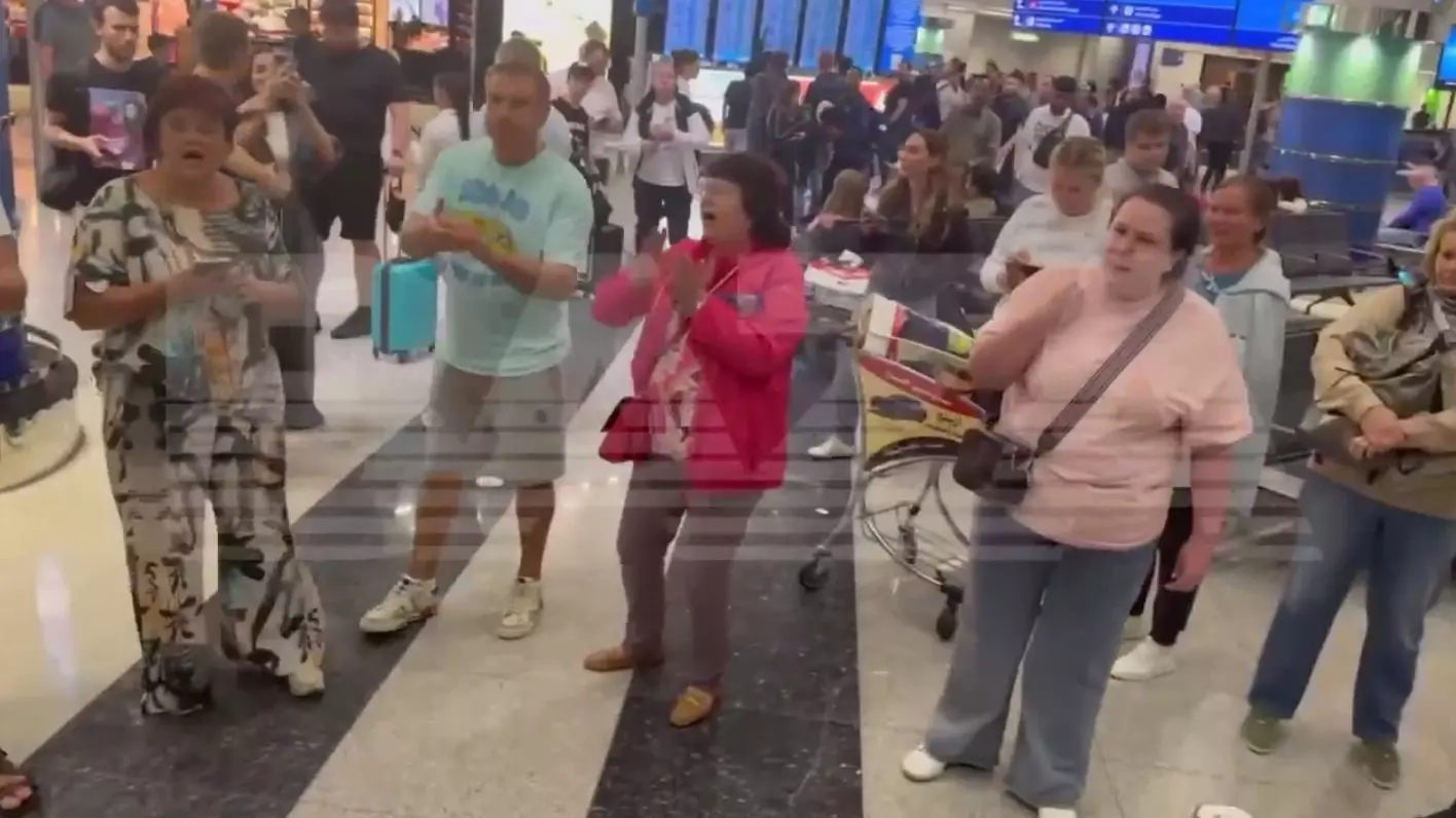 В аэропорту Дубая пытающиеся вылететь в РФ туристы устроили «бунт»