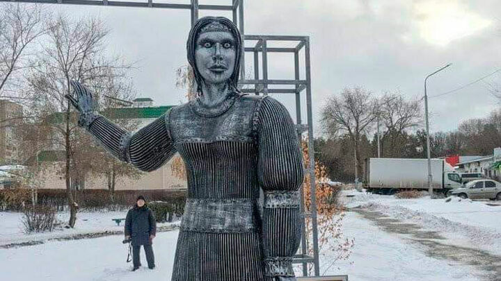 В Нововоронеже демонтируют жуткий памятник Аленке