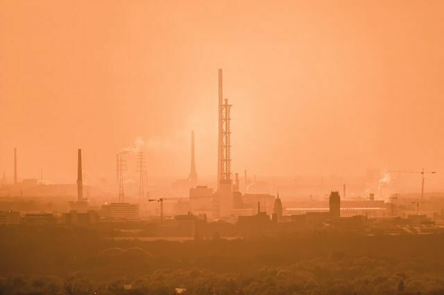 Оранжевое небо и черные легкие: почему чистый воздух в России только в проектах