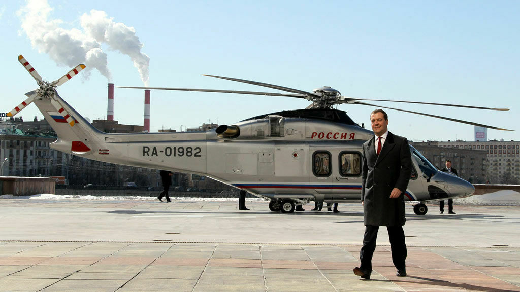 Вертолет Медведева вызвал "пробки" в аэропорту "Шереметьево"