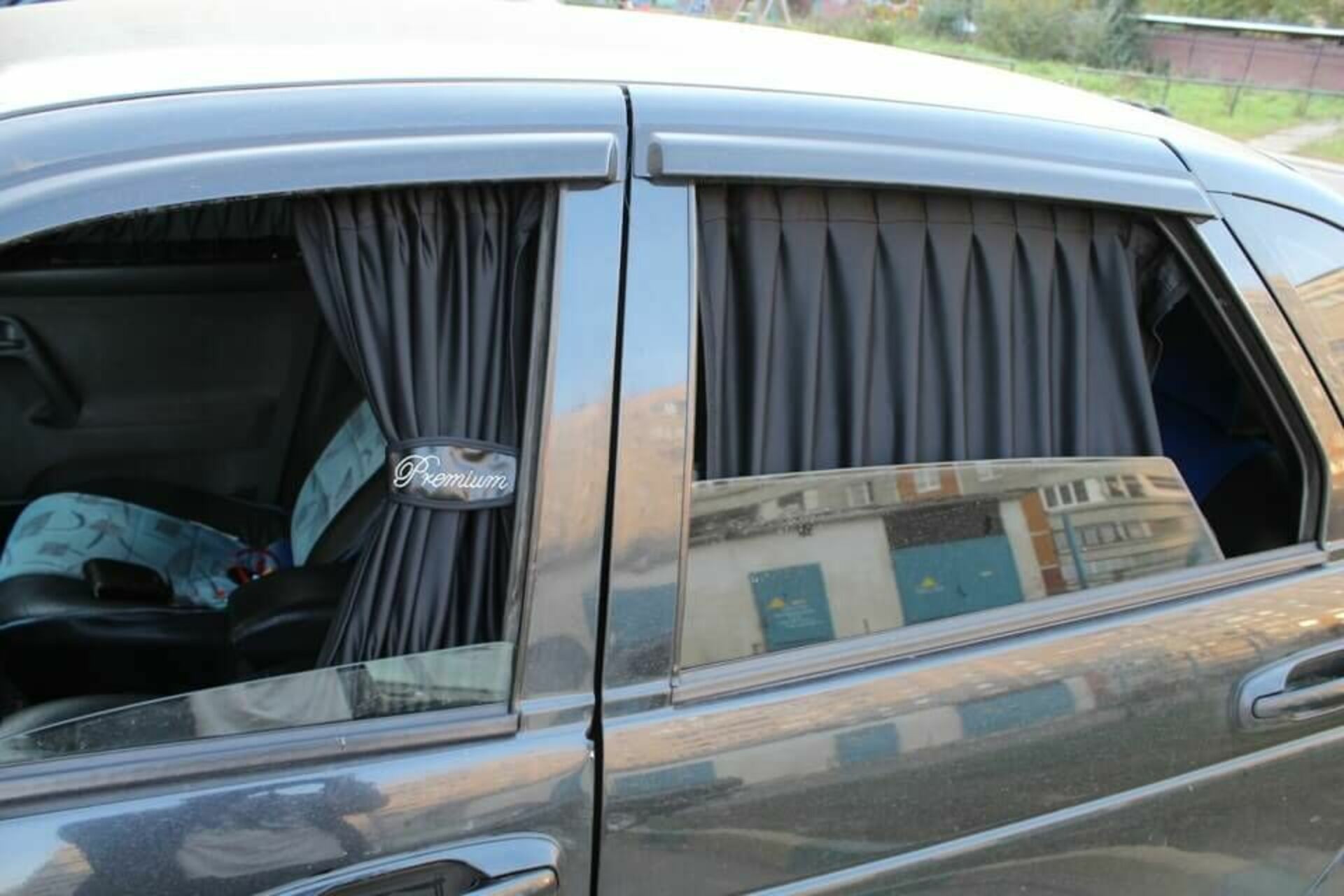 Можно ли ездить со шторками. Автошторки Premium. Шторки на окна ВАЗ 2104 каркасные. Шторки на боковые стекла Ровер 75. Занавески для автомобиля.