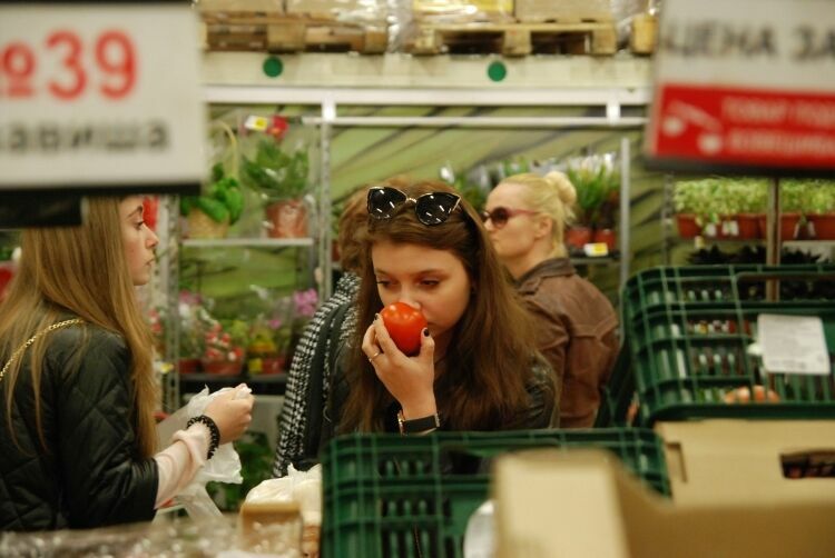 АКОРТ предложила не указывать срок годности овощей и фруктов