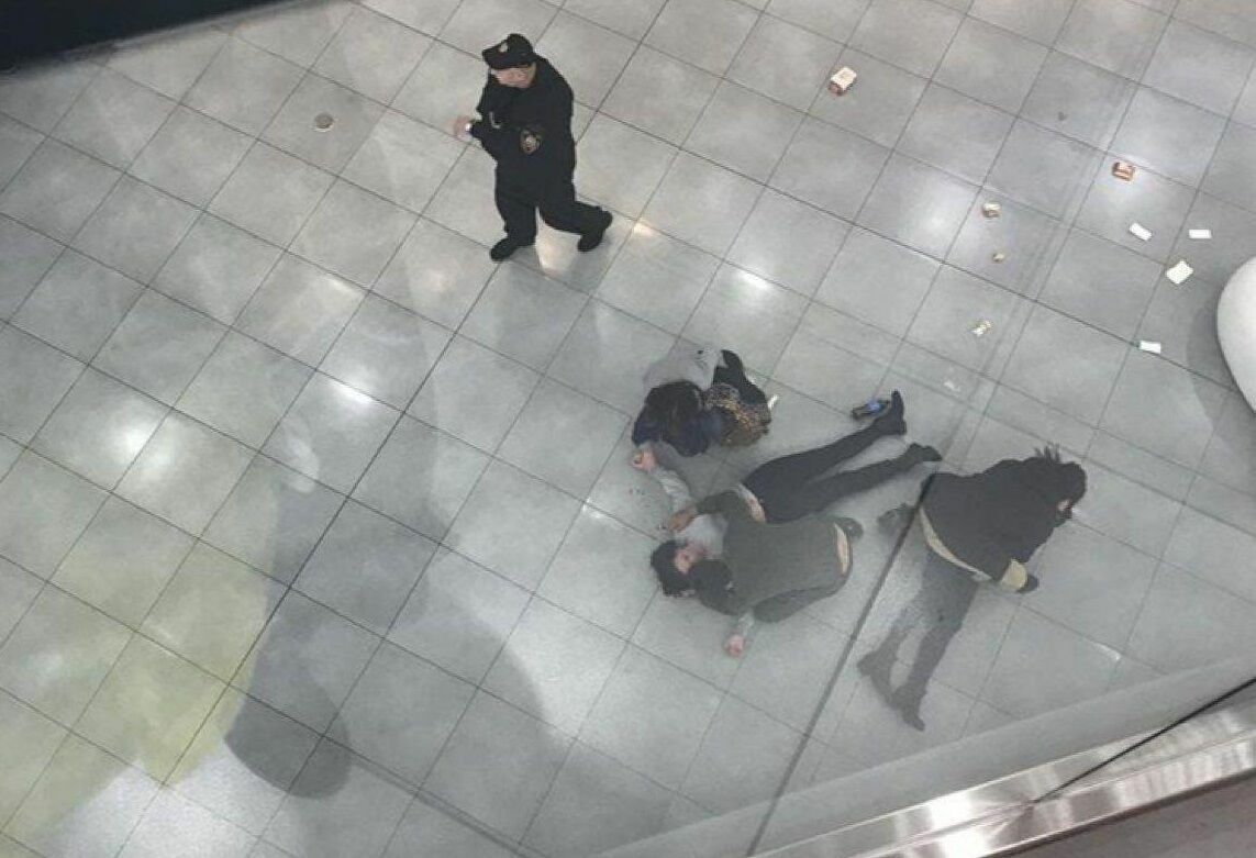 Следствие выясняет причины падения женщины в торговом центре Москвы