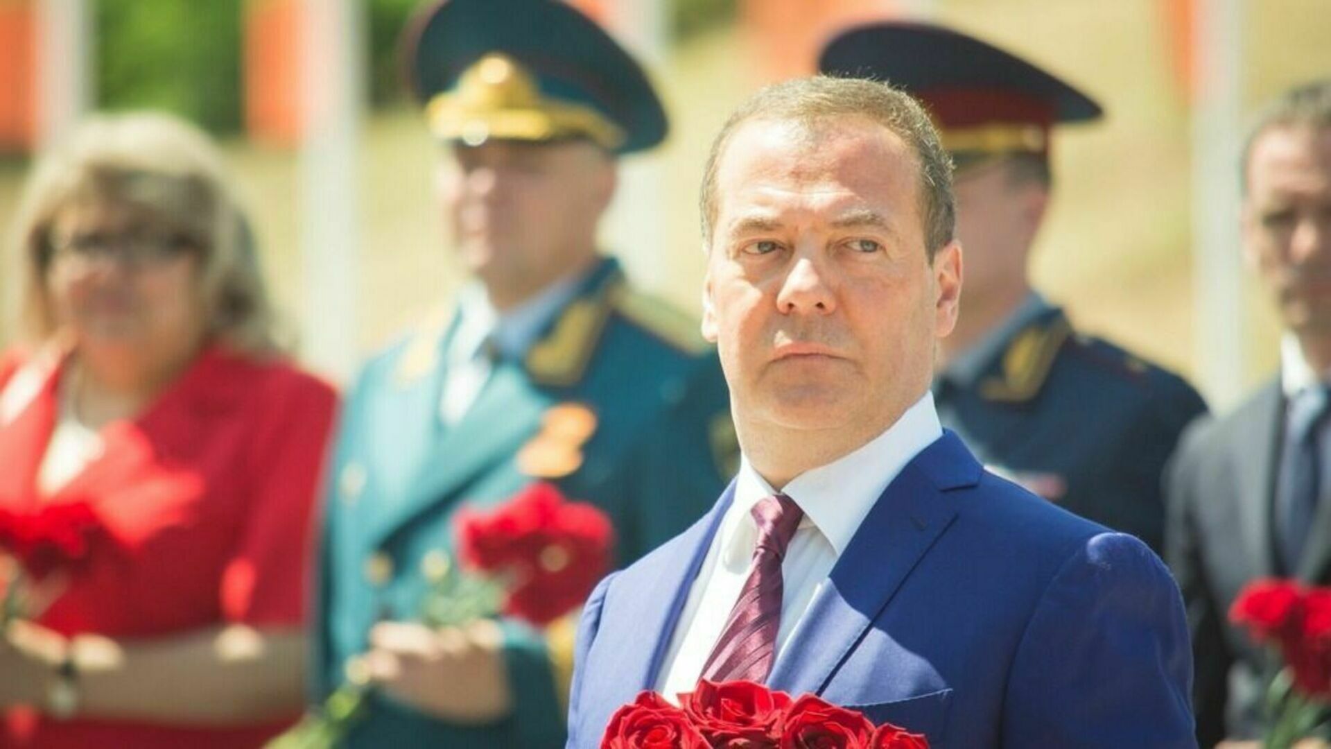 Дмитрий Медведев призвал «не церемониться» с США после крушения дрона