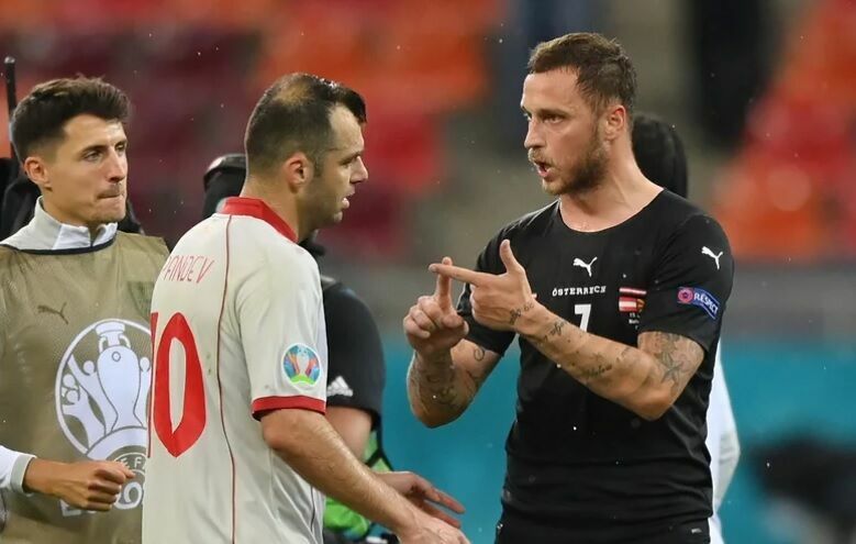 UEFA дисквалифицировал нападающего сборной Австрии за оскорбление македонцев