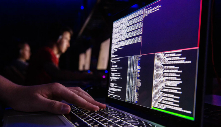 СМИ узнали о планах хакеров атаковать счета россиян