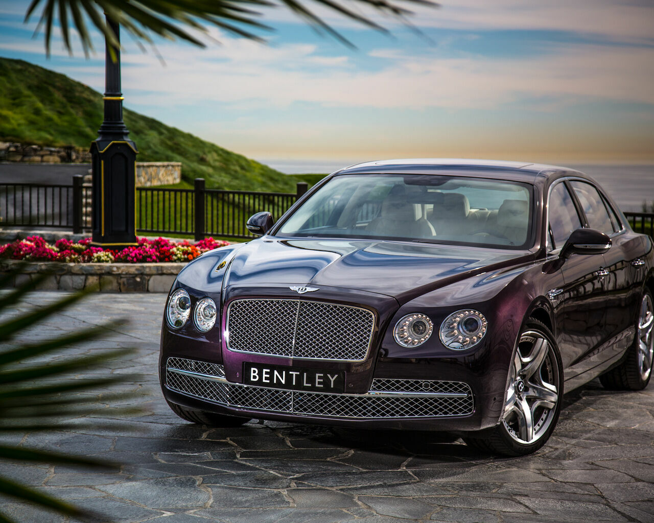 В Красноярске Bentley продавали  за 55 биткоинов
