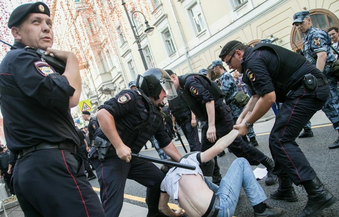 «Просто не избивать - и все...» Российская полиция не соблюдает закон о самой себе