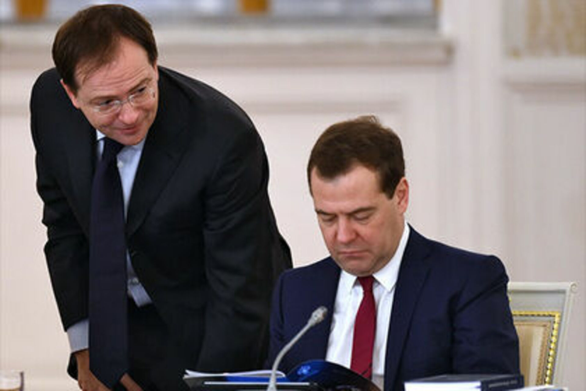 Через неделю в россии. Мединский экс министр. Медведев и Мединский. Помощник Путина Мединский.