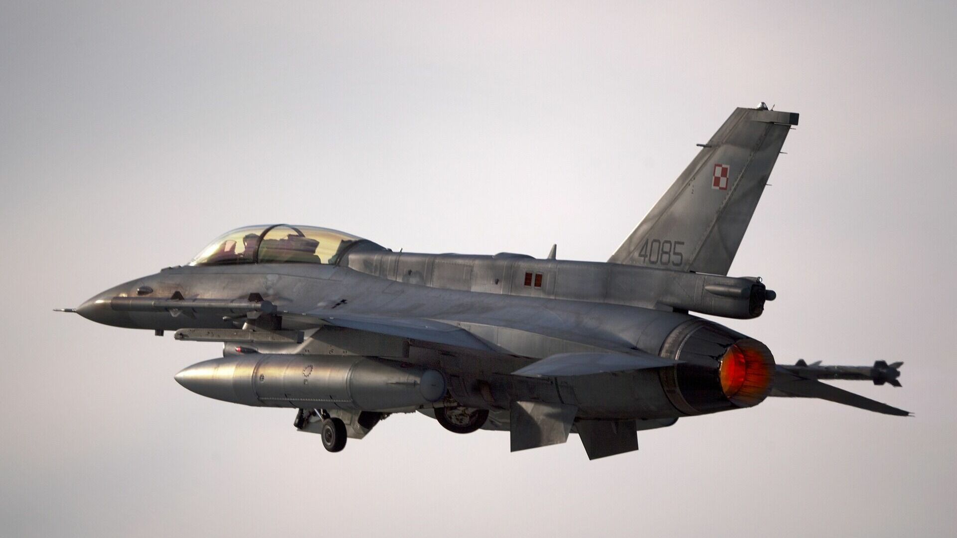 Politico: Пентагон не против поставок истребителей F-16 Киеву