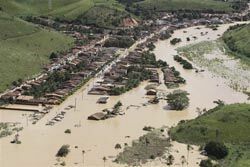 Более 1000 человек пропало без вести в Бразилии в результате наводнения
