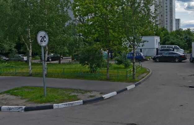 На парковке на севере Москвы жестоко убита молодая пара