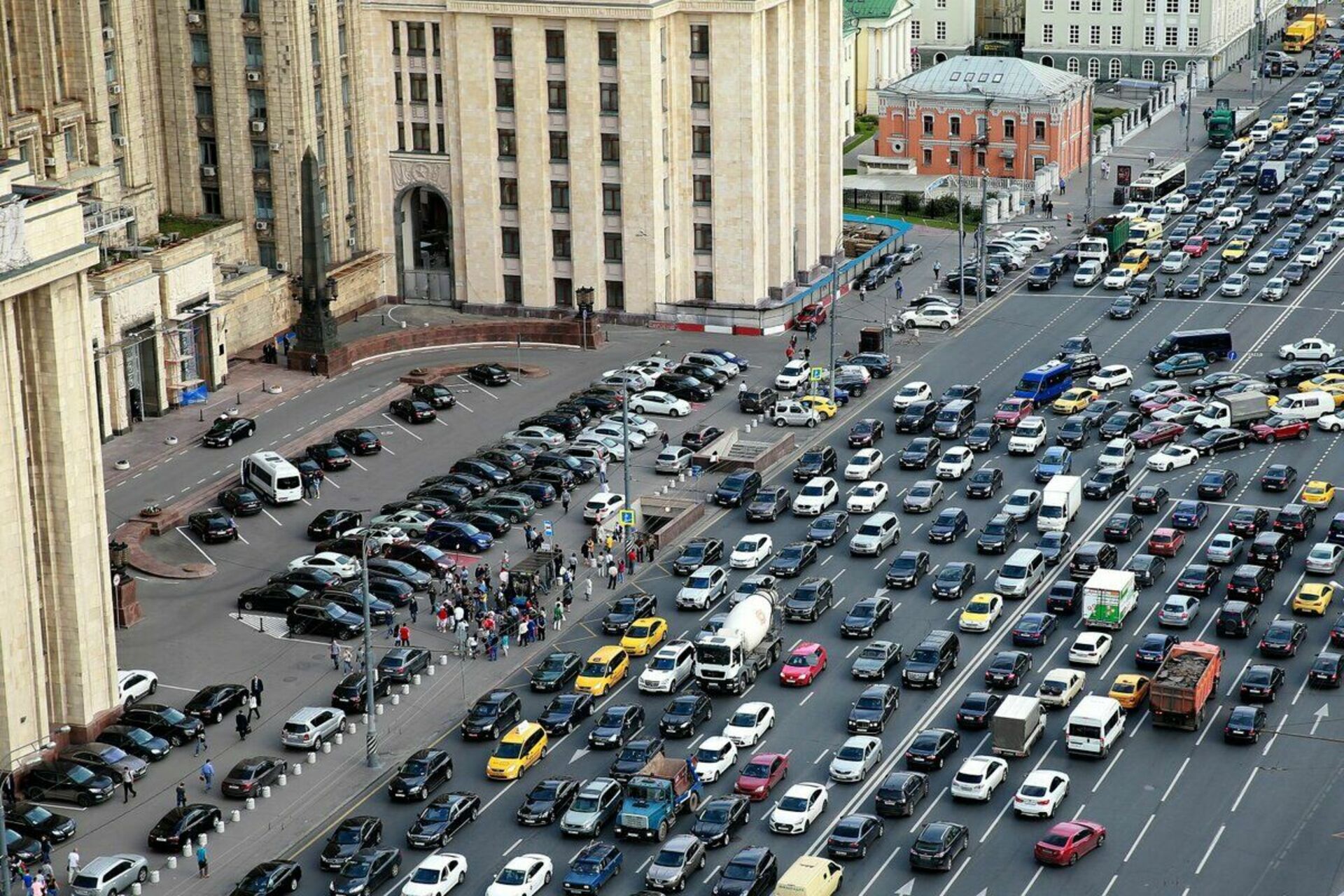 Москве есть пробка. Пробки в Москве. Пробка на садовом кольце. Московские пробки. Машины в Москве.