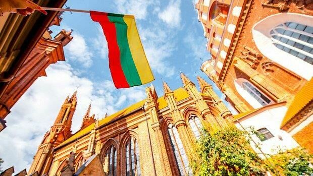 Литва предложила не признавать российские паспорта жителей Донбасса