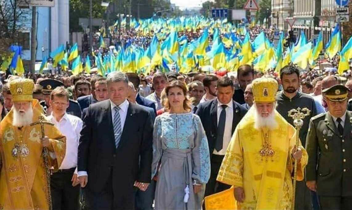 Порошенко призвал украинцев помолиться за автокефалию на площади