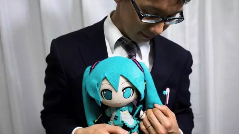 Некоторые японцы женятся на куклах