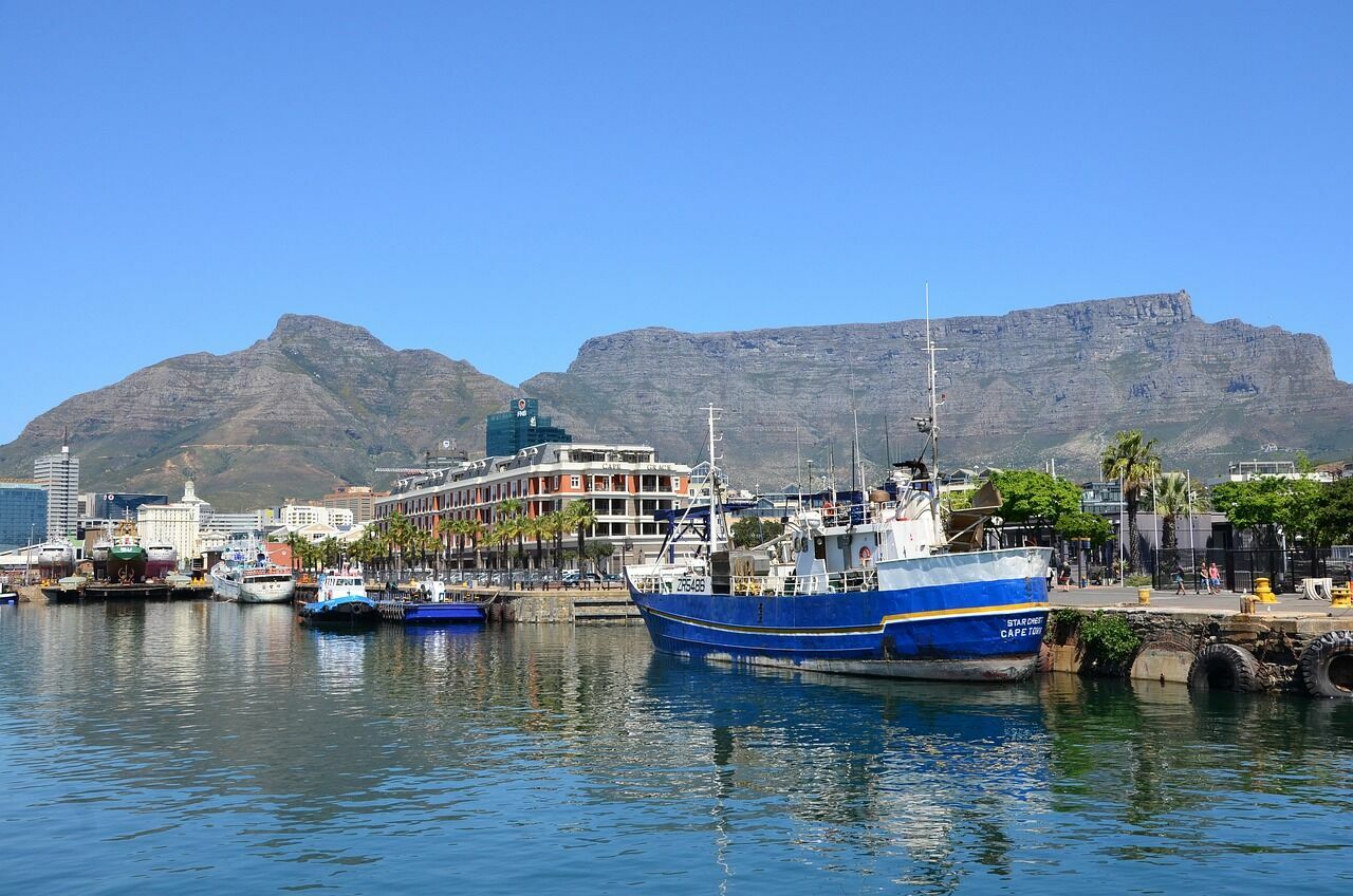 Мэр Кейптауна Хилл-Льюис запретил пускать в порт города яхту Мордашова