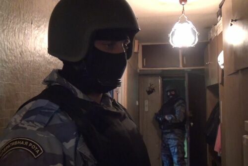 Квартиру стрелка, захватившего заложницу в Москве, штурмовали (видео)