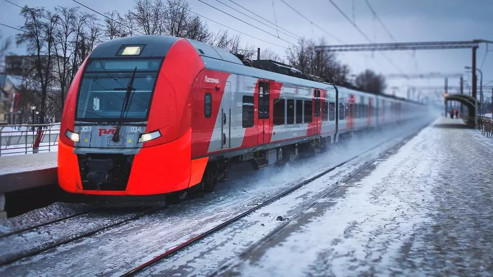Полтора часа в холодном вагоне: в Москве на Казанском вокзале встали поезда