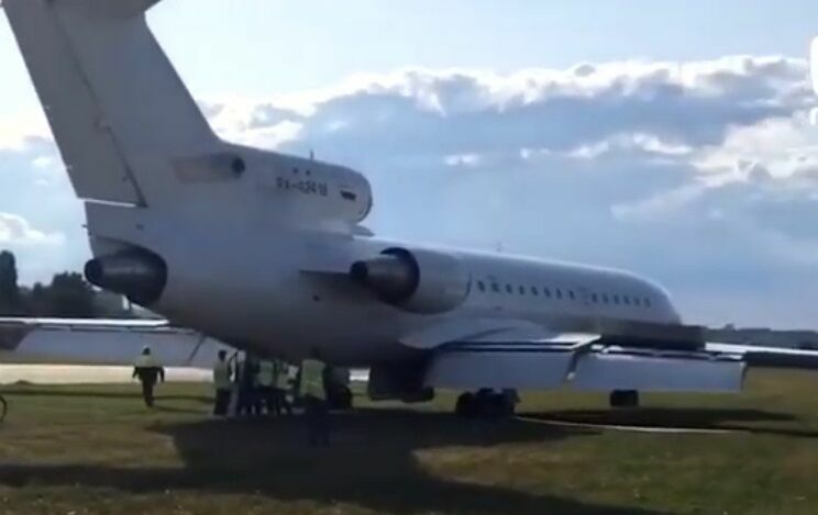 В аэропорту Саратова Як-42 совершил аварийную посадку (ВИДЕО)