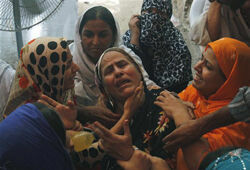 Пятничная молитва в пакистанской мечети закончилась взрывом