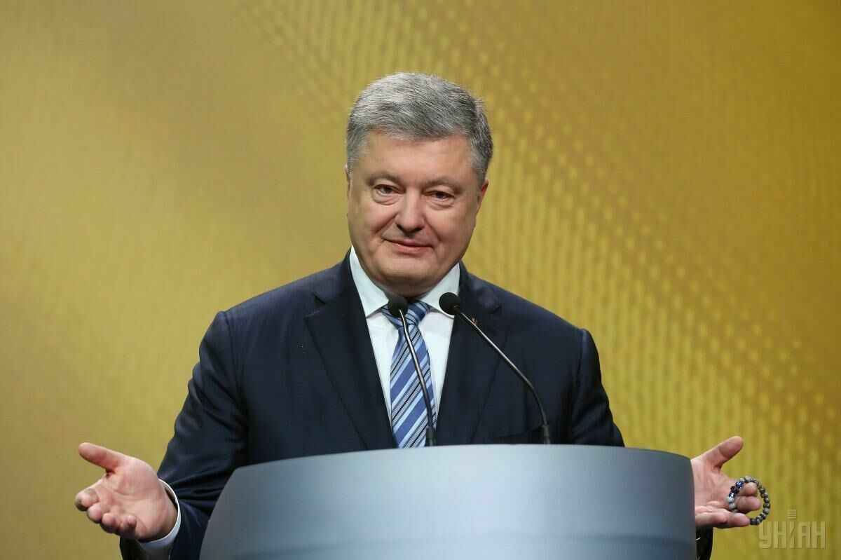 СМИ: в случае поражения Порошенко останется в политике