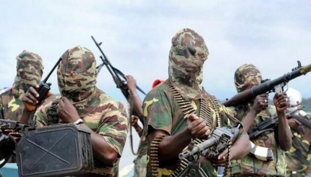 Боевики в Нигерии похитили из школы 300 учениц