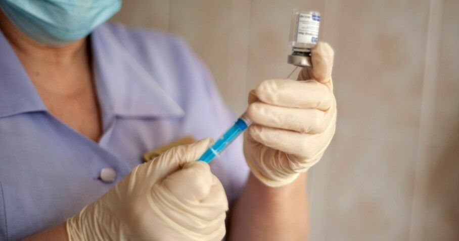 В Москве анонсировано открытие пунктов вакцинации для подростков