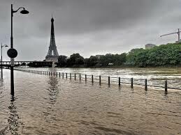 Парижу грозит масштабное наводнение (Видео)