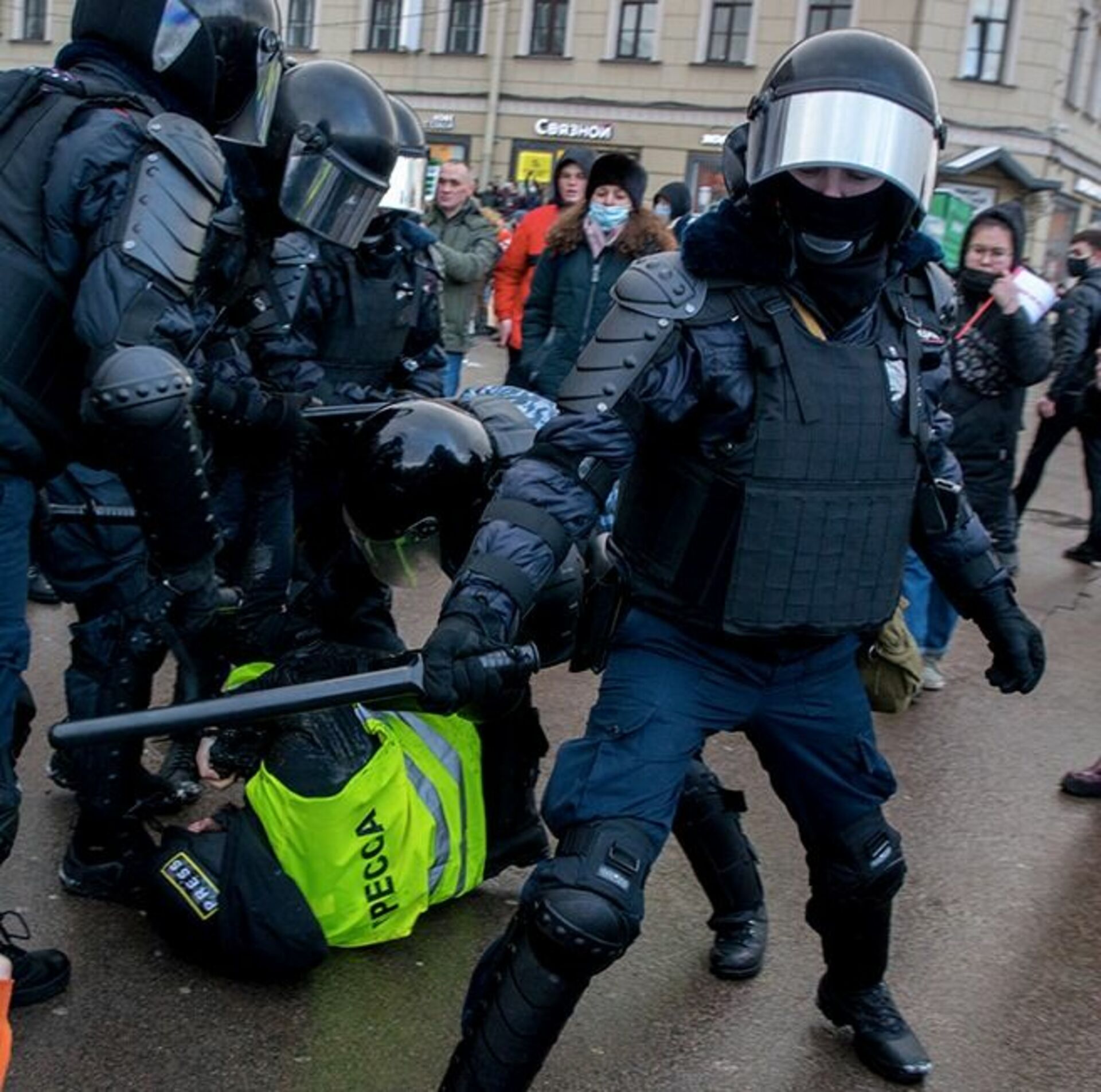 О прекращении средств массовой информации. Протесты в Москве. Журналисты и полиция. Петербург протесты полиция.