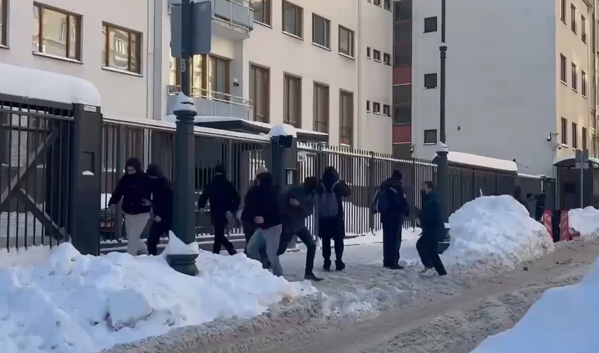 В Москве забросали кувалдами финское посольство