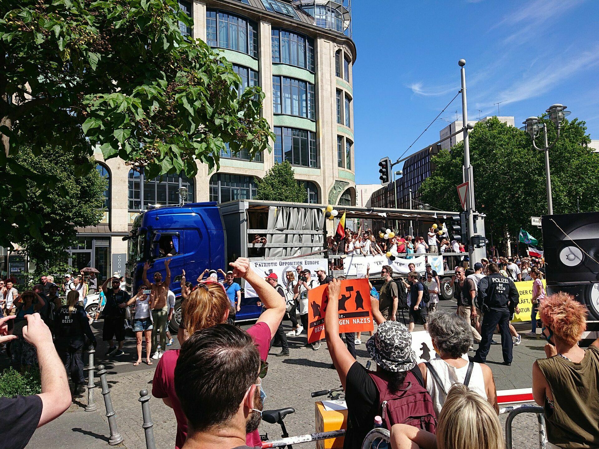 В Берлине прошли две демонстрации