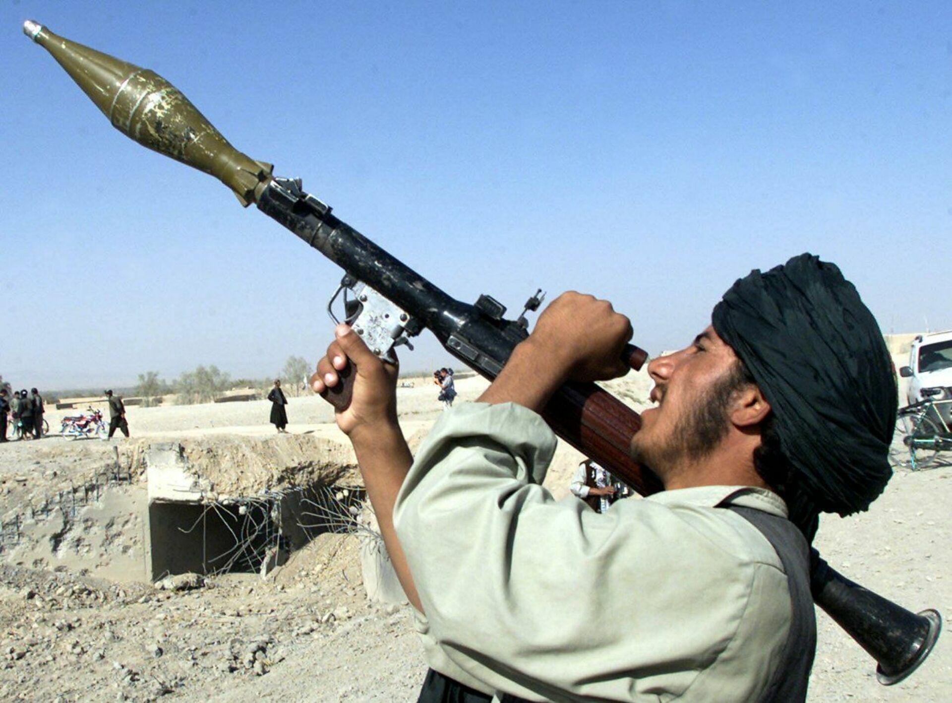 Человек с гранатометом. Афганистан террористы Талибан. РПГ 7 В Афганистане. Стингер оружие Афганистан.