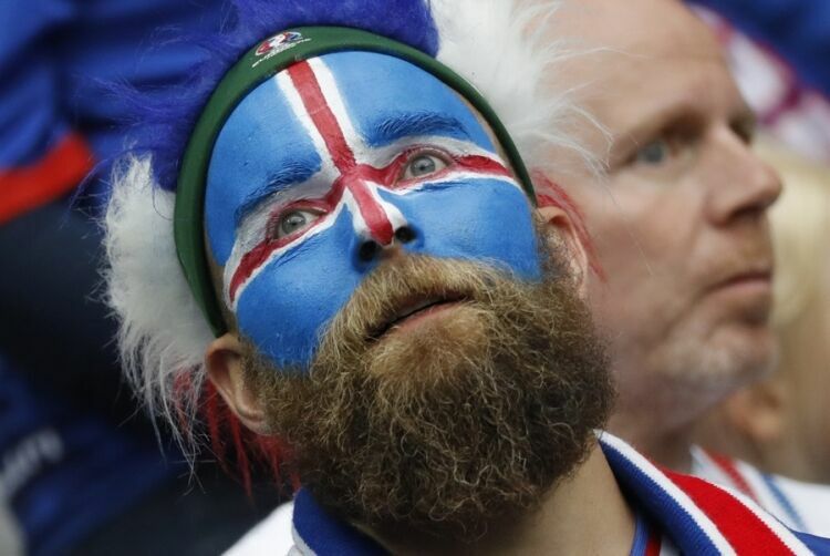 Сборная Исландии проигрывает Франции после первого тайма со счетом 0:4