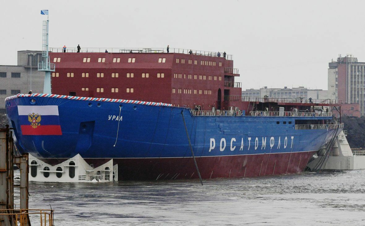 В Санкт-Петербурге прошла церемония спуска на воду  атомного ледокола "Урал"
