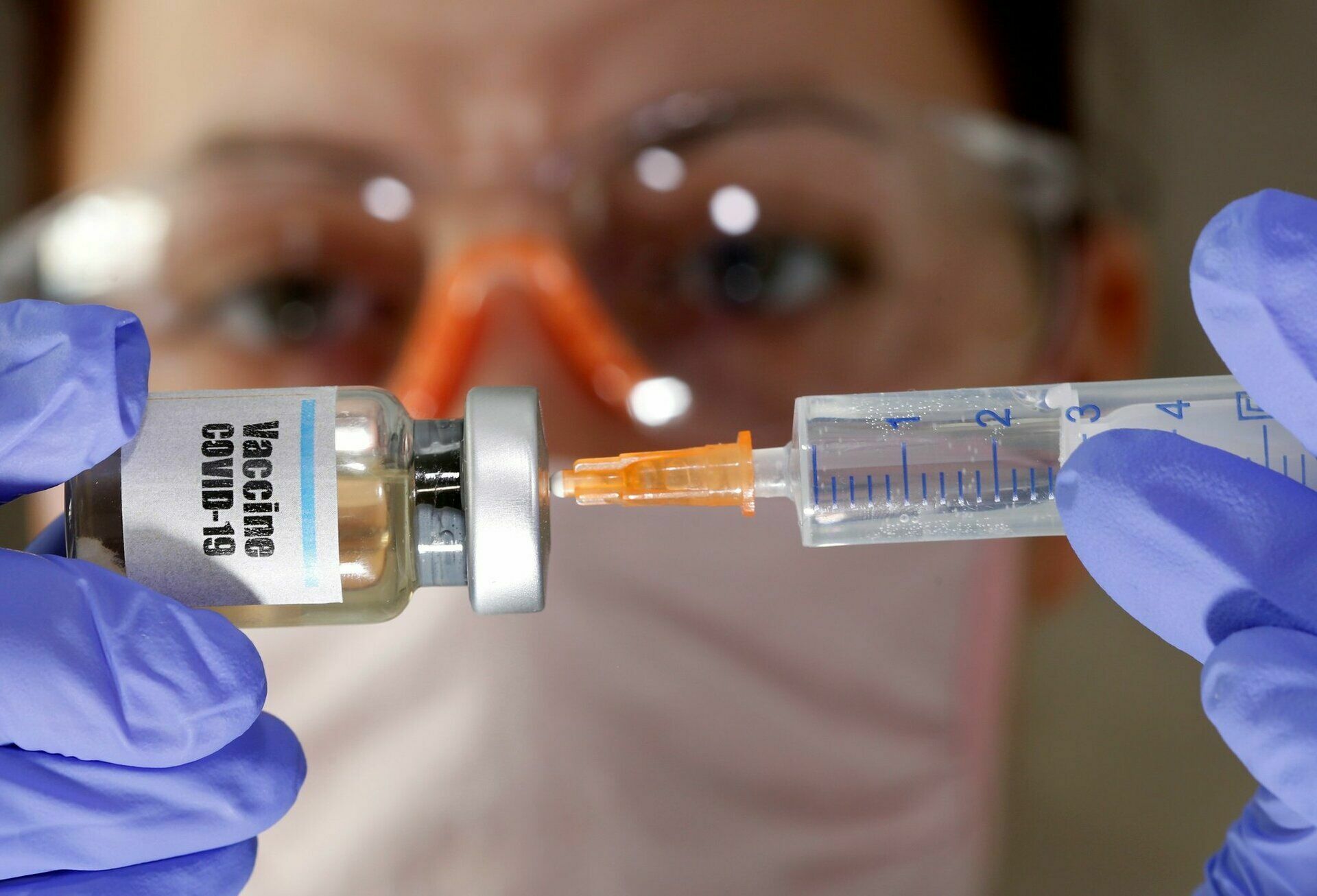 40% россиян категорически против прививки от коронавируса